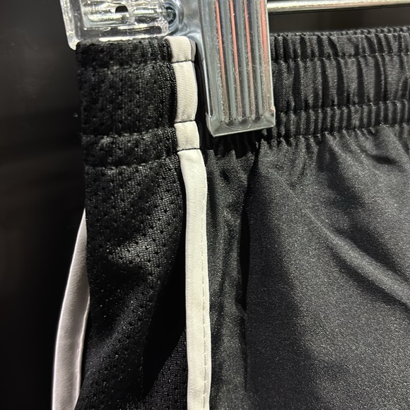 Nike Dri-Fit Standard Fit running shorts,panty lined,elastic drawstring waist - Picture 2 of 14